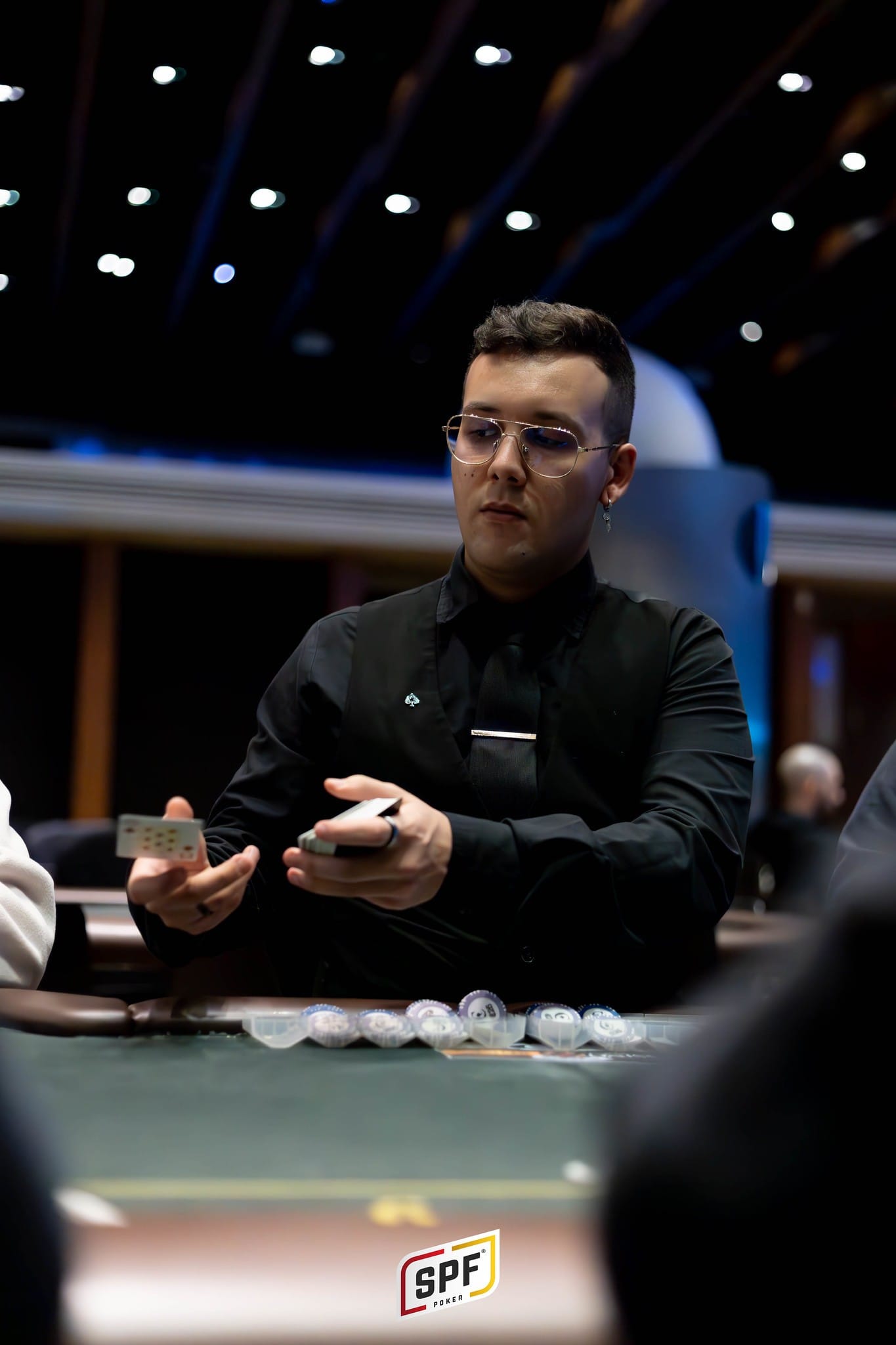 Momento de acción en una mesa de juego